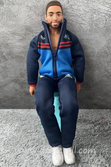 2023 Fashionistas Totally Hair Ken on king ocean body