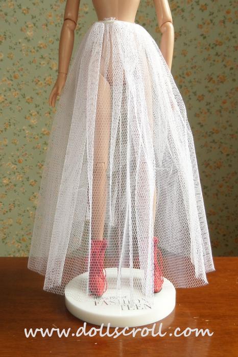 Tonner - Alice in Wonderland - Royal Portrait Queen of Hearts ( FAO Exclusive) - Outfit
